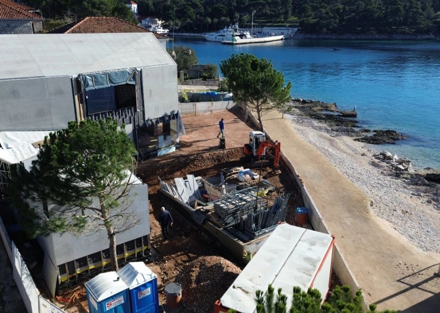 Izgradnja obiteljske kuće s bazenom na Šolti