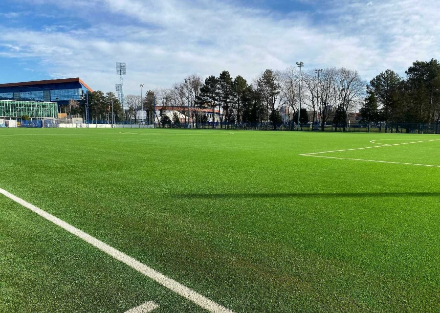 Zamjena umjetne trave na nogometnom igralištu Mišanelo - Dinamo Zagreb